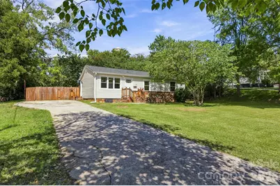 109 E Georgia Avenue, Bessemer City, NC 28016 - Photo 2