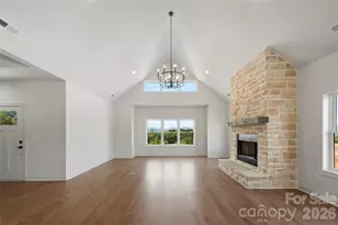 11 Sky Dr S, Asheville, NC 28804 - Photo 8