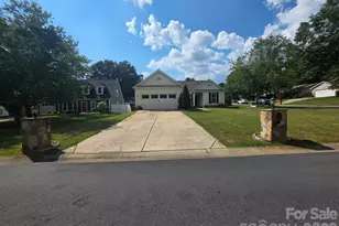 11619 Bowsby Ct, Charlotte, NC 28215 - Photo 1