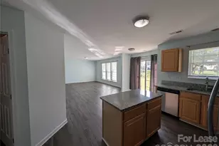 11141 Carver Pond Rd, Charlotte, NC 28269 - Photo 10