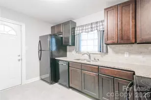 2108 Highland St, Charlotte, NC 28208 - Photo 6