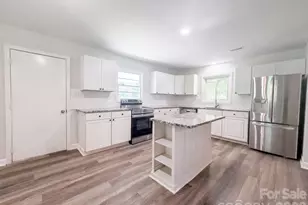 131 Highland Point Ave, Harmony, NC 28634 - Photo 2