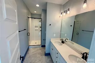 566 W End Dr, Charlotte, NC 28208 - Photo 16