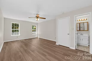 6240 Round Hill Rd, Charlotte, NC 28211 - Photo 12