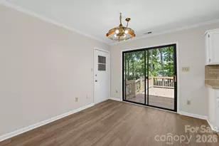 6240 Round Hill Rd, Charlotte, NC 28211 - Photo 10