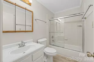 6240 Round Hill Rd, Charlotte, NC 28211 - Photo 16
