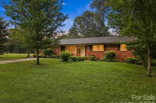 1536 Nottingham Dr, Newton, NC 28658 - Photo 1