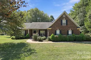 5911 Sugarcane Ct, Mint Hill, NC 28227 - Photo 2
