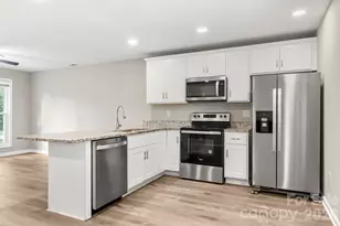 2427 Carrington Ct, Charlotte, NC 28208 - Photo 10