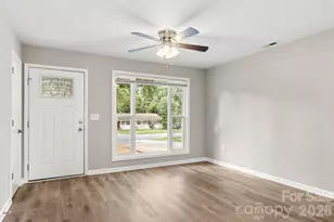 2427 Carrington Ct, Charlotte, NC 28208 - Photo 4