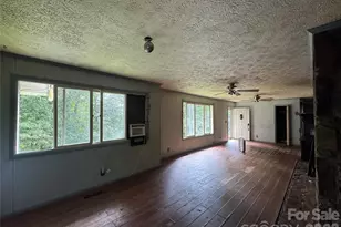 49 Burley Dr, Waynesville, NC 28786 - Photo 2