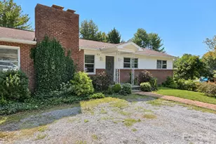 414 Heather Cir, Hendersonville, NC 28739 - Photo 2