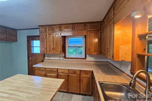 159 Hubert St, Newland, NC 28657 - Photo 14