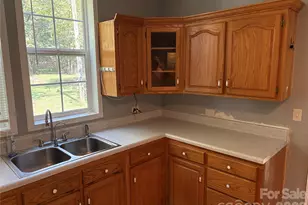 37 6th St, York, SC 29745 - Photo 4