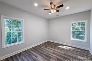 604 Stewart Ct, Statesville, NC 28677 - Photo 4