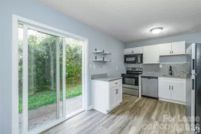 300 E Charlotte Avenue #6, Mount Holly, NC 28120 - Photo 2