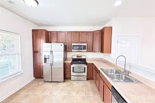 152 Clydesdale Ct, Matthews, NC 28104 - Photo 2