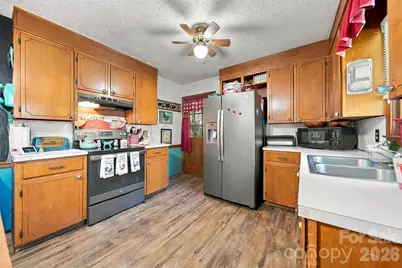3115 10th Avenue NE, Conover, NC 28613 - Photo 8