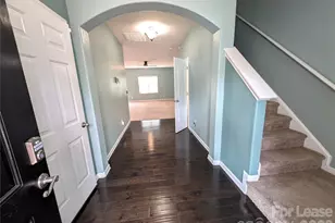 9223 Avery Meadows Dr, Charlotte, NC 28216 - Photo 2