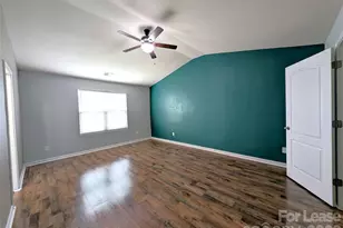 9223 Avery Meadows Dr, Charlotte, NC 28216 - Photo 10