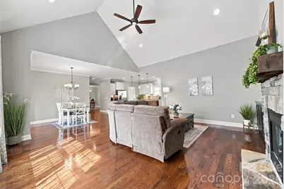 1258 10th Street Place NW, Hickory, NC 28601 - Photo 4