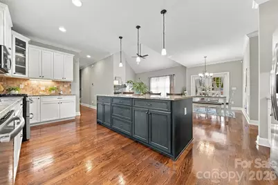 1258 10th Street Place NW, Hickory, NC 28601 - Photo 8