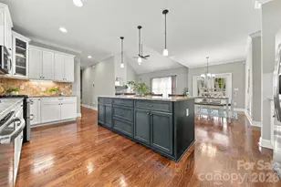 1258 10th St Pl NW, Hickory, NC 28601 - Photo 8