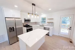 4200 Abbeydale Dr, Charlotte, NC 28205 - Photo 2