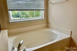 10514 Old Bridge Ln, Charlotte, NC 28269 - Photo 14