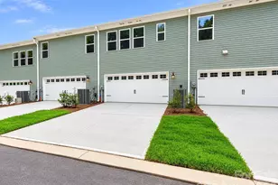 6613 Fire Lily Ln, Charlotte, NC 28216 - Photo 6