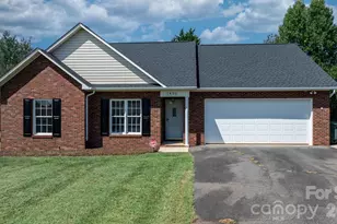 1420 Farmington Hills Dr, Conover, NC 28613 - Photo 1