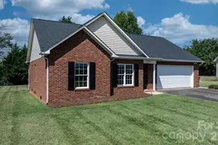 1420 Farmington Hills Dr, Conover, NC 28613 - Photo 2