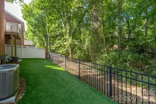 10304 Berkeley Pond Dr, Charlotte, NC 28277 - Photo 46