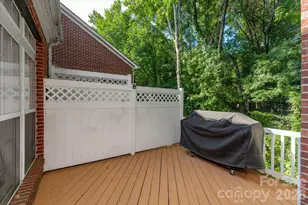 10304 Berkeley Pond Dr, Charlotte, NC 28277 - Photo 18