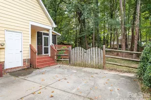 2612 Heathershire Ln, Matthews, NC 28105 - Photo 4
