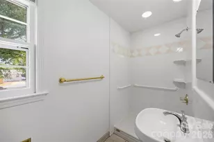 4700 Woodway Pl, Charlotte, NC 28208 - Photo 16