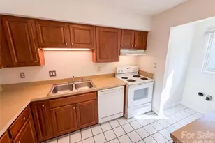 2020 Stoney Point Ln, Charlotte, NC 28210 - Photo 6