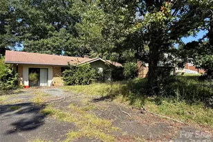 6737 Cardigan Ave, Charlotte, NC 28215 - Photo 2