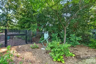 906 Cherokee Rd, Charlotte, NC 28207 - Photo 32