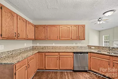 7117 Daerwood Place, Charlotte, NC 28215 - Photo 6
