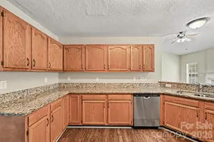 7117 Daerwood Pl, Charlotte, NC 28215 - Photo 6