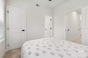 300 Twinflower Ln, Charlotte, NC 28205 - Photo 22