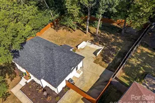 1142 Fox Run Dr, Charlotte, NC 28212 - Photo 32