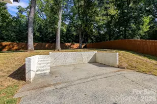 1142 Fox Run Dr, Charlotte, NC 28212 - Photo 30