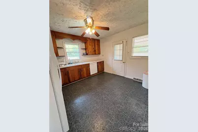 204 W Nims Avenue, Mount Holly, NC 28120 - Photo 4