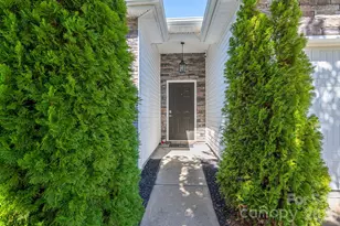 9012 Avery Meadows Dr, Charlotte, NC 28216 - Photo 2
