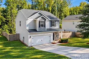 2647 Dellinger Dr, Charlotte, NC 28269 - Photo 2