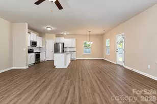 2647 Dellinger Dr, Charlotte, NC 28269 - Photo 6