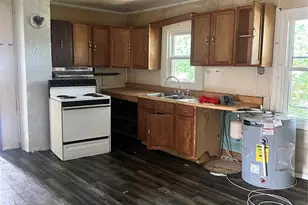 901 State St, Marion, NC 28752 - Photo 8