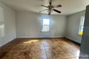 901 State St, Marion, NC 28752 - Photo 4